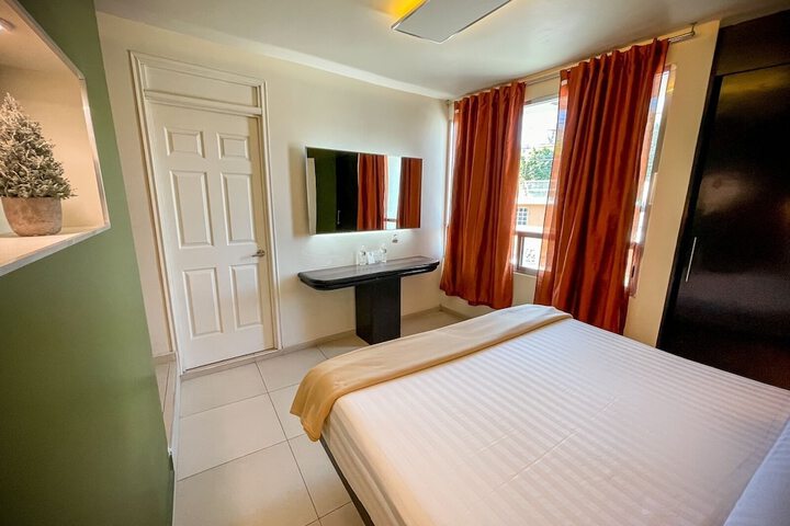 Room 2 of 16