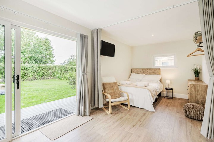 Room 3 of 28