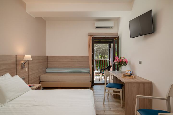 Room 12 of 27
