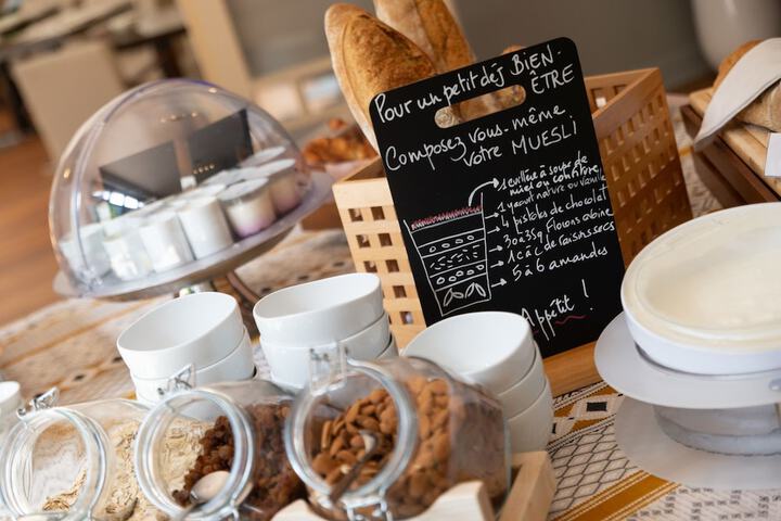 Breakfast/Coffee Service 25 of 38