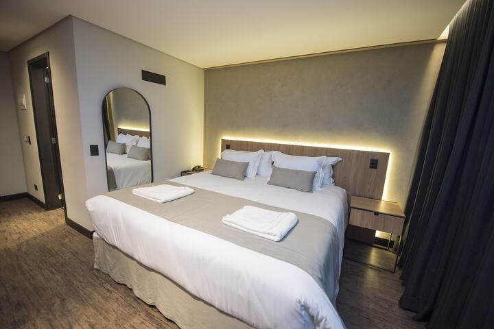 Room 4 of 63