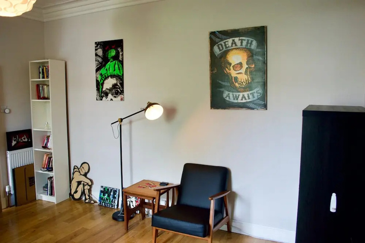 Room 9 of 14