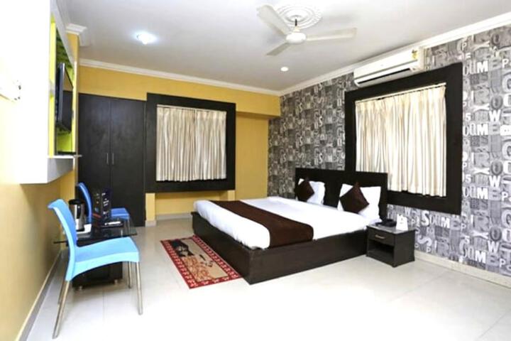 Hotel Sai Sandpiper near Sea Beach