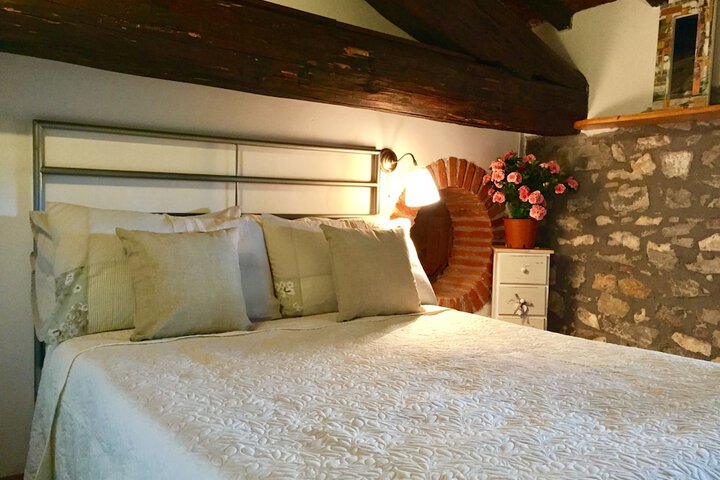 Room 2 of 25