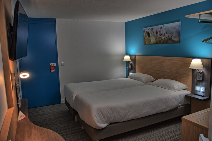 Room 13 of 70