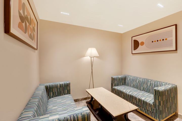 Lobby lounge