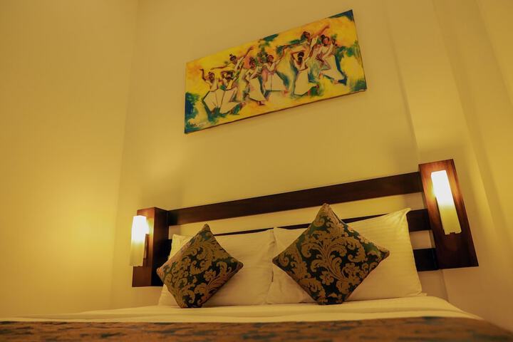 Room 10 of 36