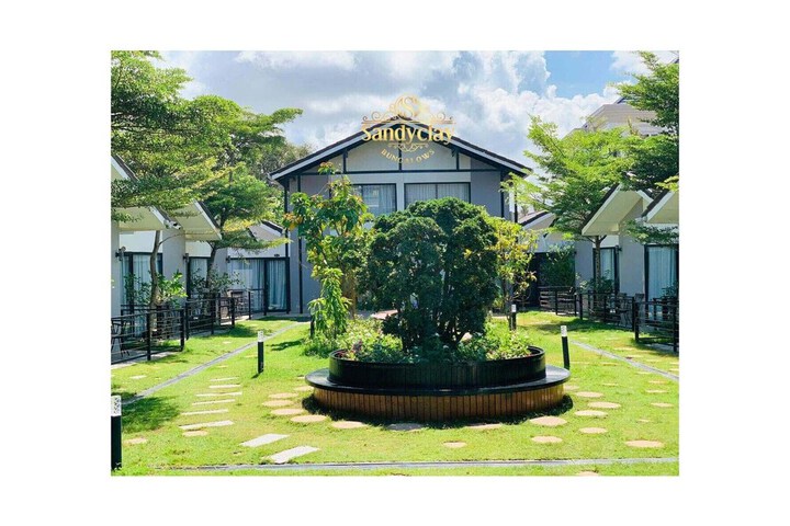 Hotel Exterior 75 of 91