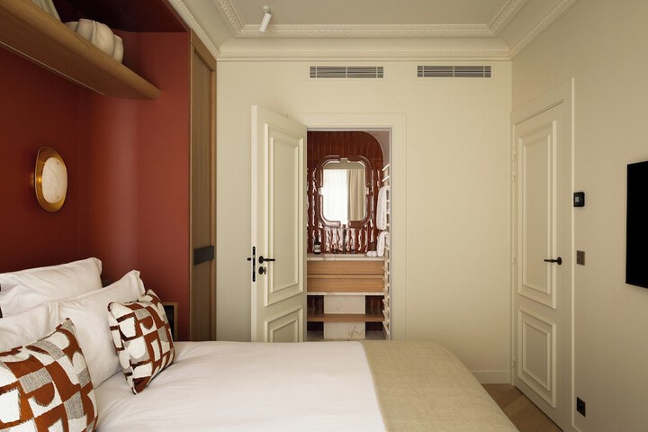 Room 15 of 96