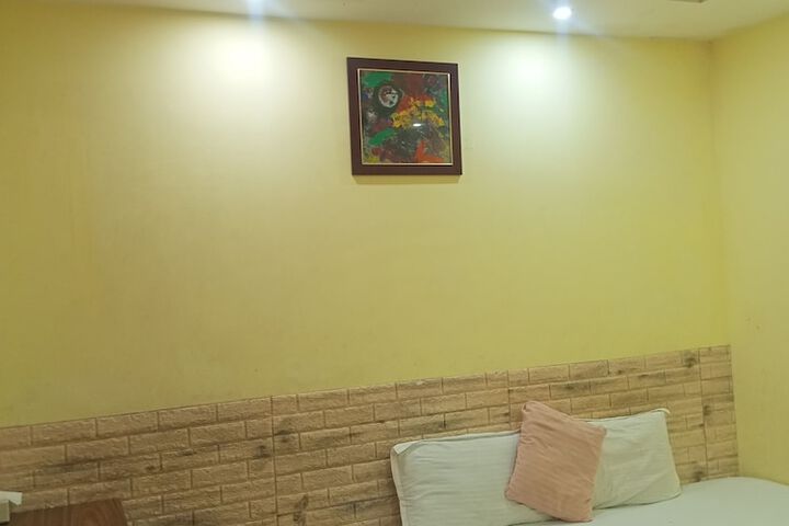 Room 10 of 15