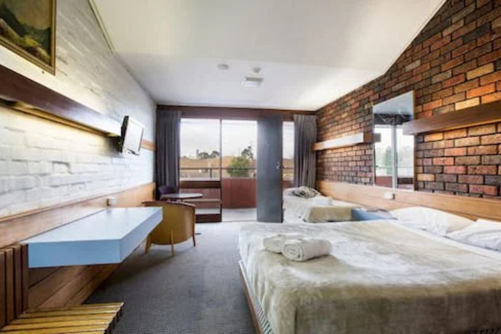 Room 2 of 15