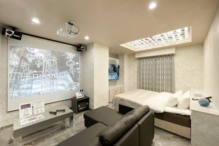 Room 4 of 43
