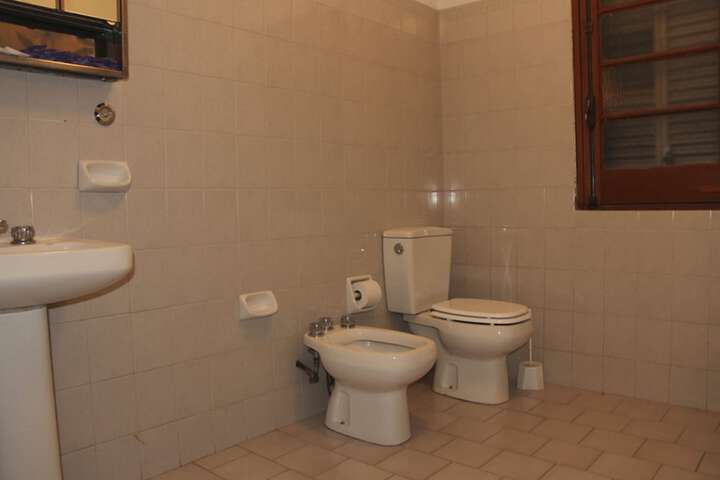Room 27 of 40