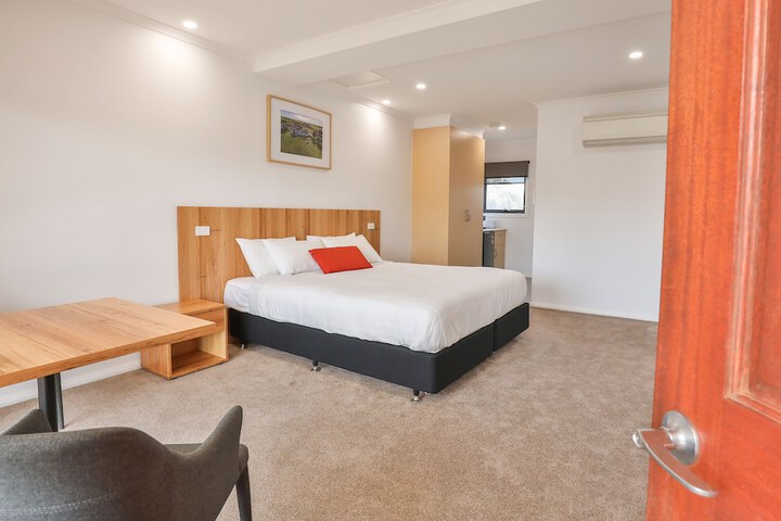 Room 2 of 37