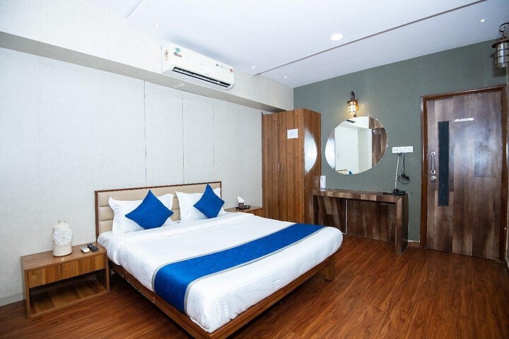 Room 7 of 16