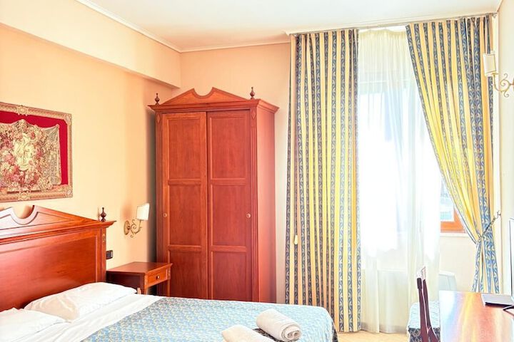 Room 26 of 85