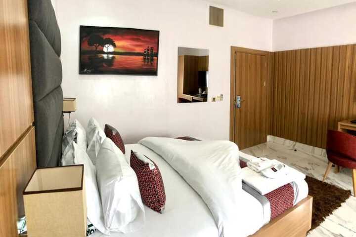 Room 15 of 33