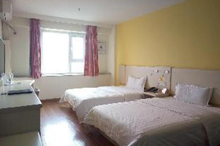 Room 15 of 16