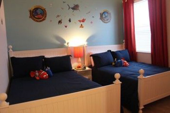 Room 5 of 18
