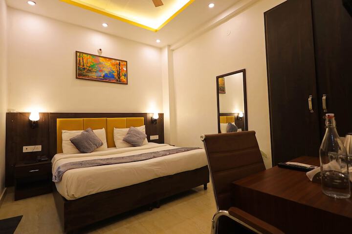 Room 8 of 24