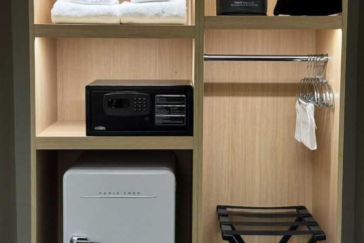 Room 6 of 22