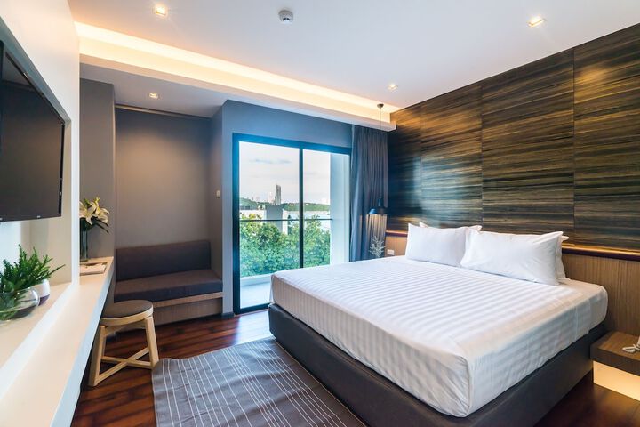Room 16 of 36
