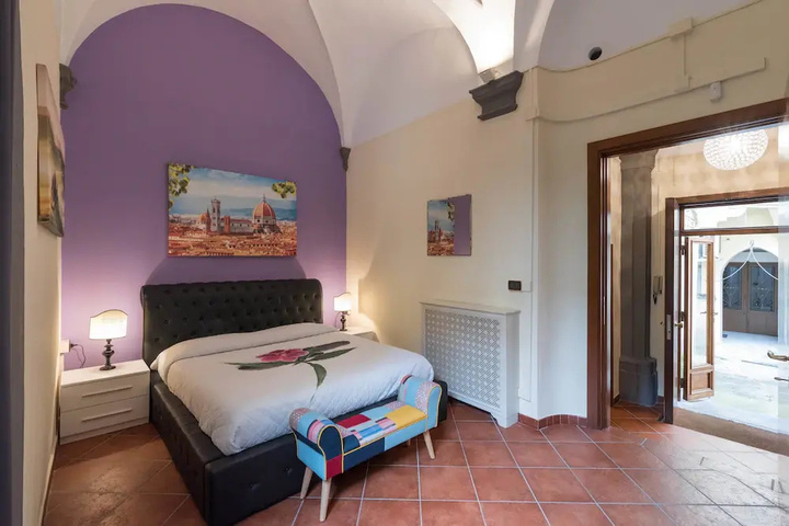 Room 4 of 10