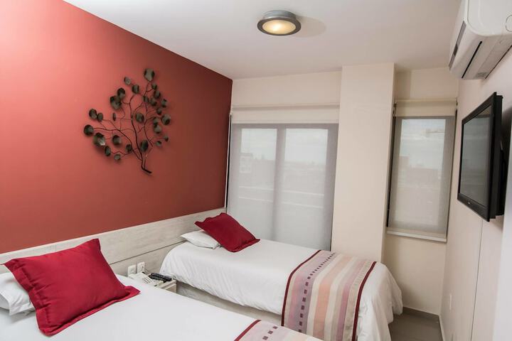 Room 8 of 33