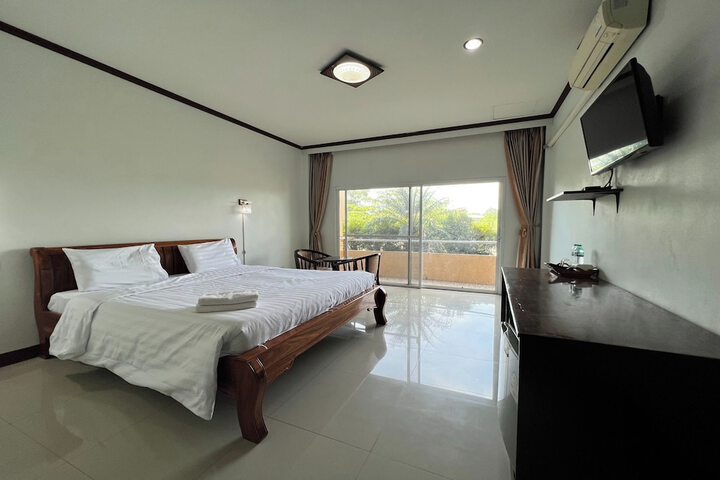 Room 8 of 75