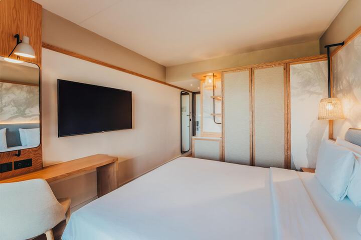 Room 13 of 61