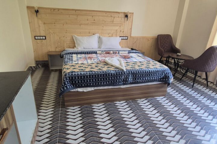 Room 6 of 19