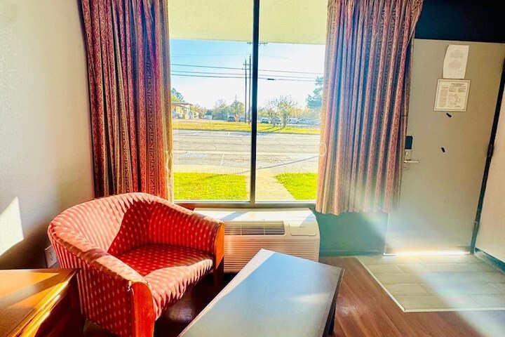 Room 10 of 25