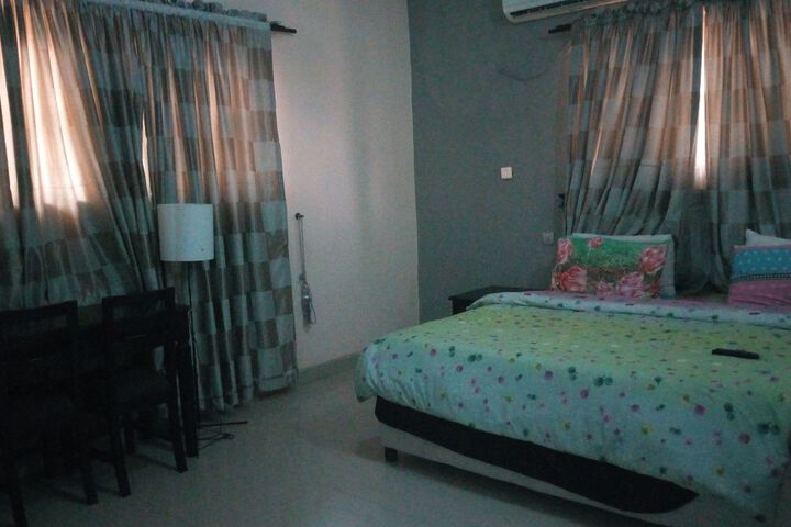 Room 17 of 27