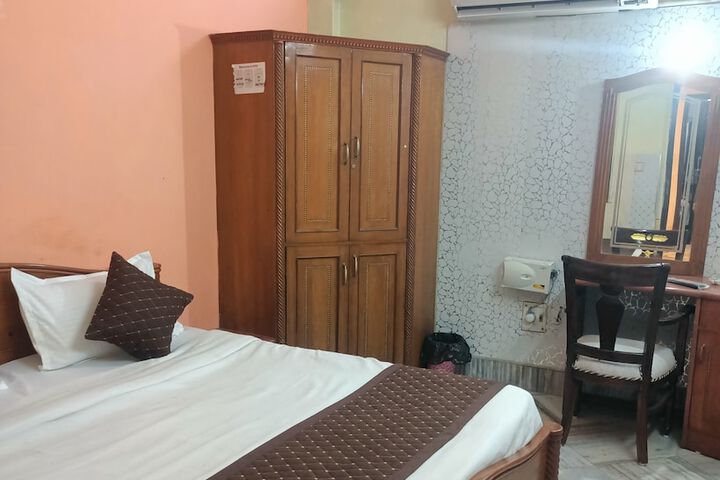 Room 22 of 37