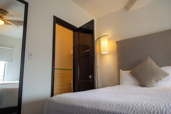 Room 6 of 16