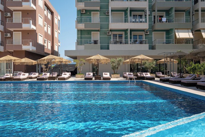 Pool 82 of 147