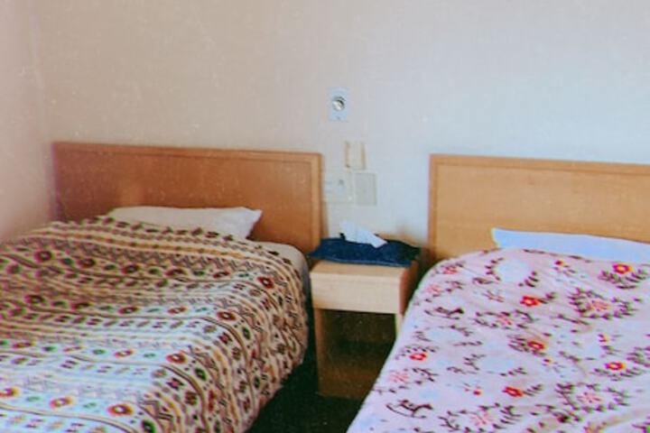 Room 2 of 5