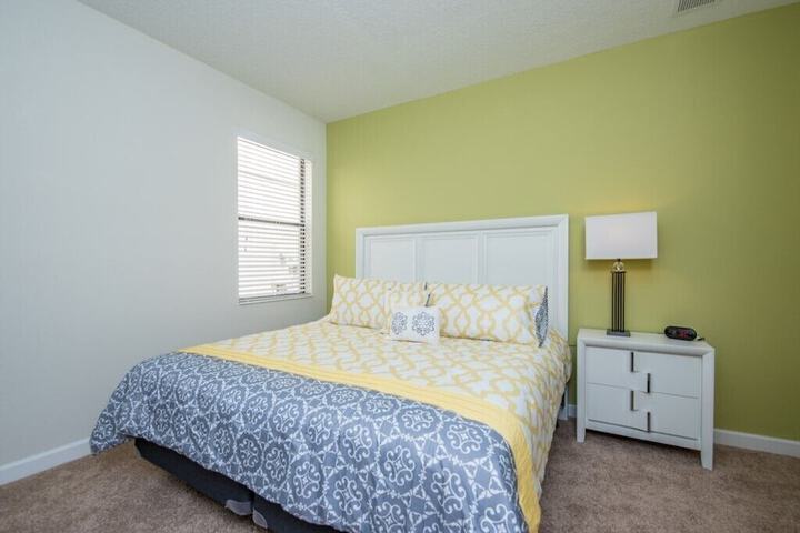 Room 3 of 37