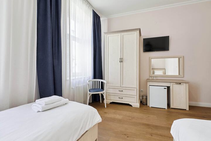 Room 15 of 76