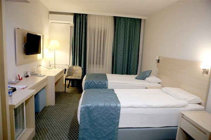 Room 4 of 34