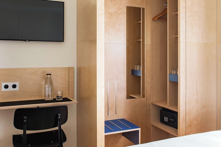 Room 13 of 64