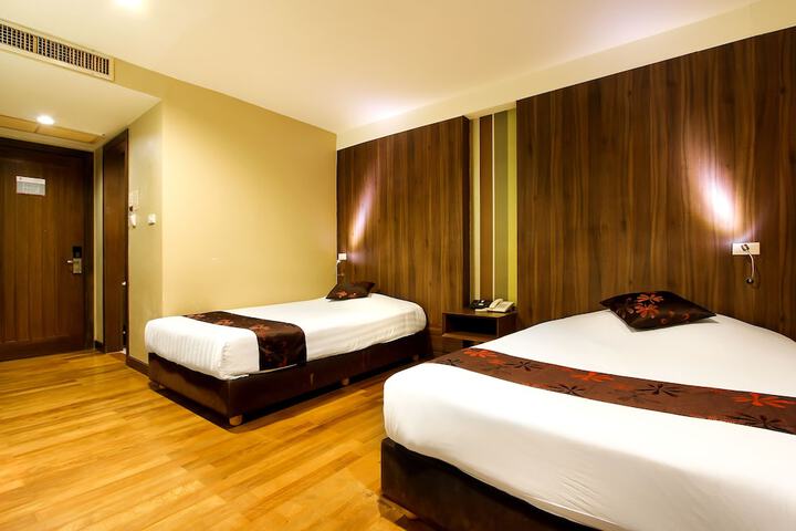 Room 6 of 34