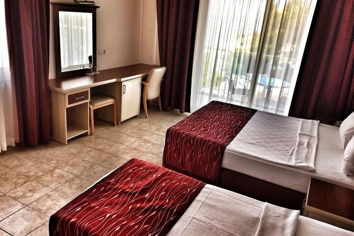 Room 13 of 27