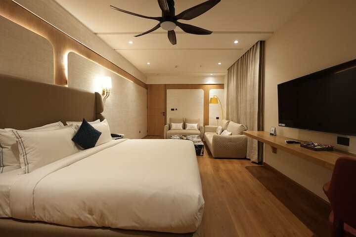 Room 12 of 50