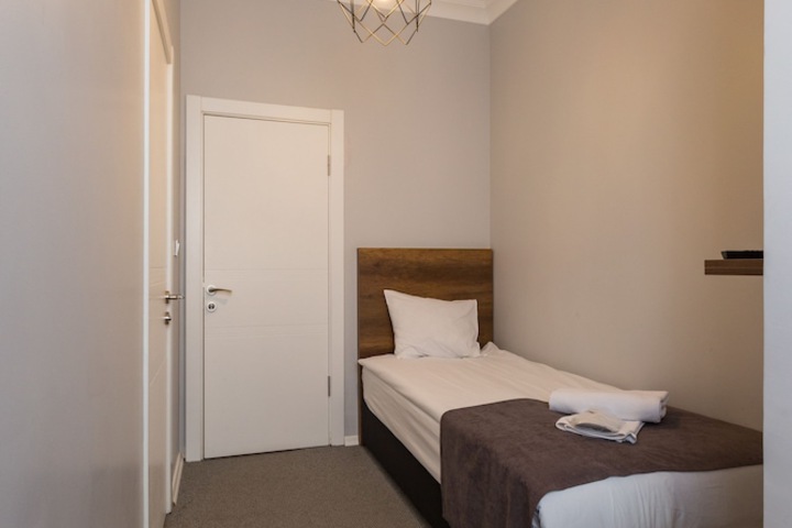Room 15 of 28