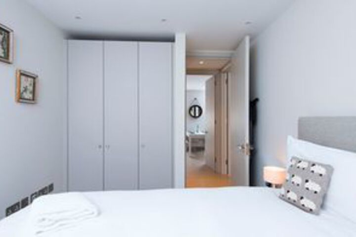 Room 13 of 32