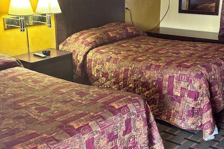 Room 4 of 10