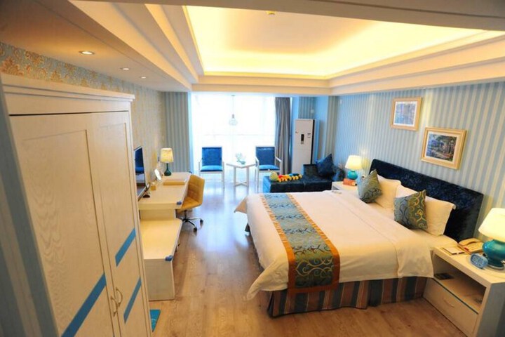 Room 17 of 44