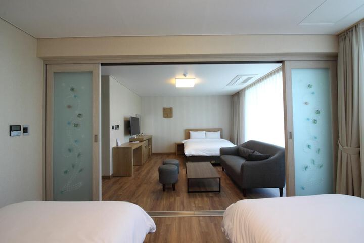 Room 25 of 46