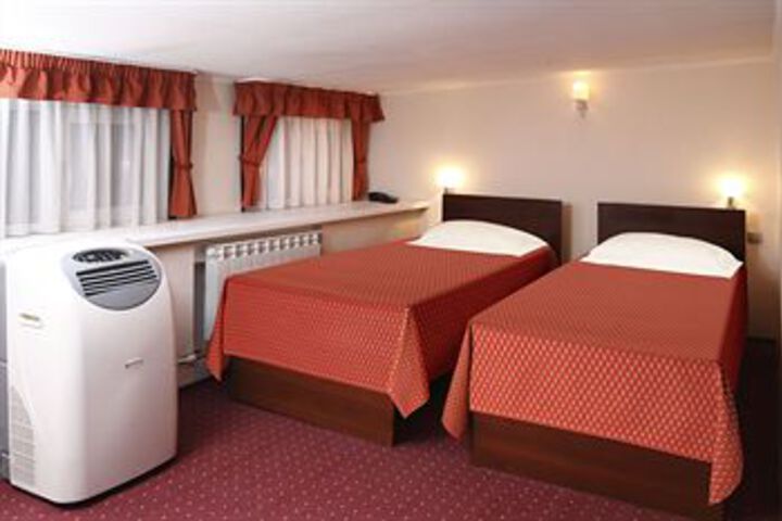 Room 9 of 20